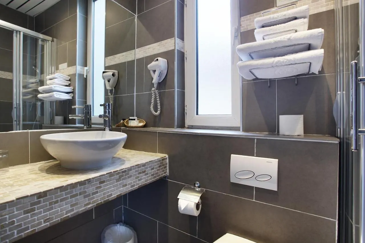 Hotel Lux Picpus Paris France