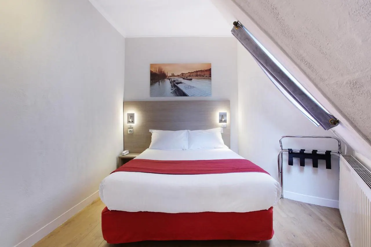 ***  Hotel Lux Picpus Paris France