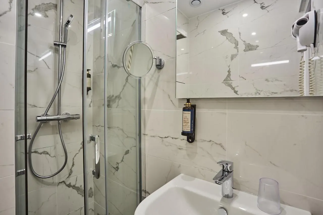 ***  Hotel Lux Picpus Paris France