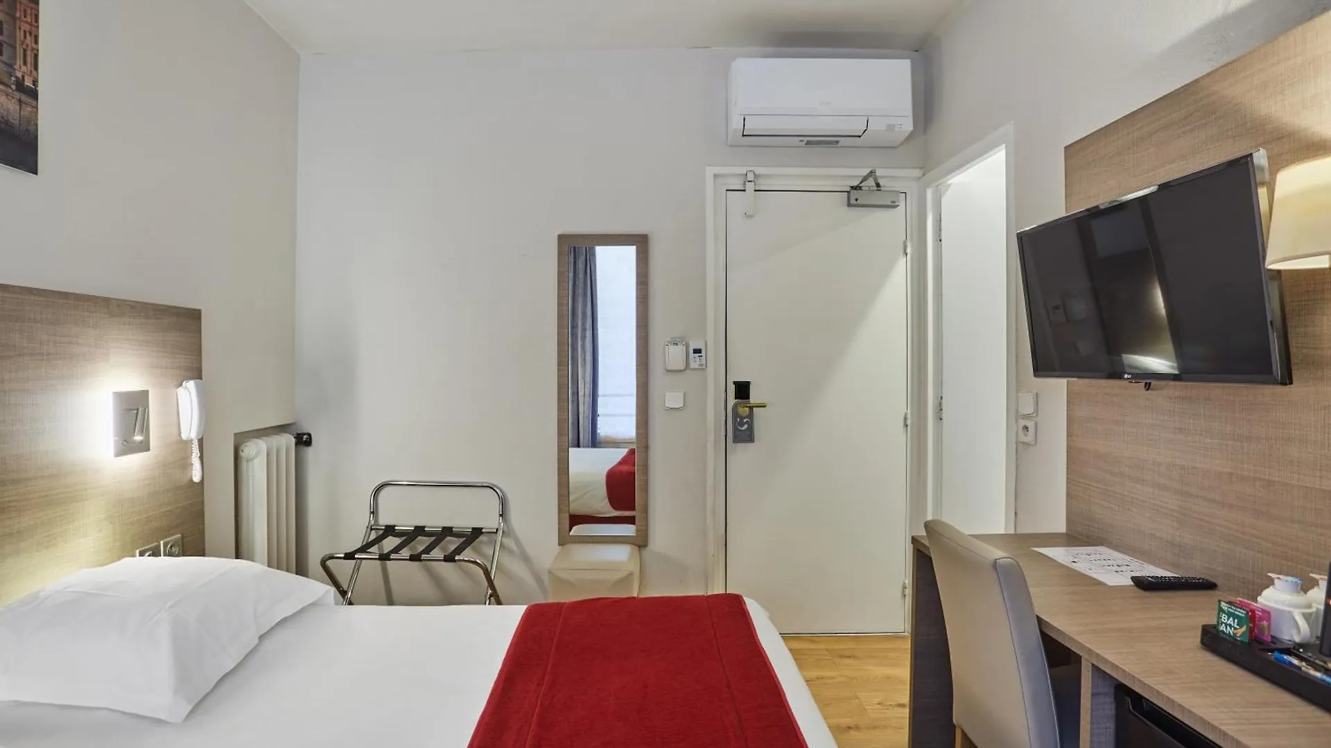 Hotel Lux Picpus Paris France